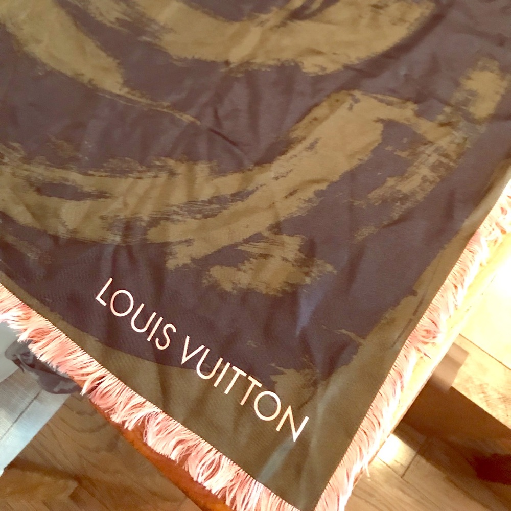 Authentic 100% Louis Vuitton shawl